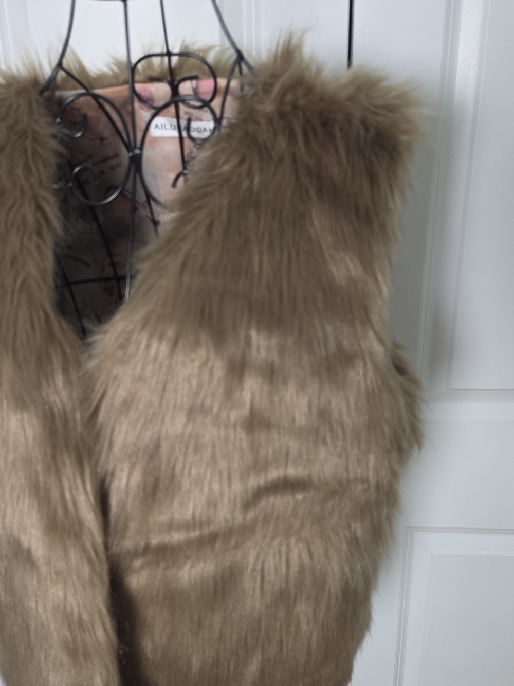 Ailubaodan XXL Faux Fur Vest Taupe Brown Plush Boho Glam Romantic